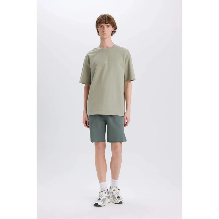 Defacto B8673 Yeşil %100 Pamuk Slim Fit Dar Kesim Dar Paça Cepli Basic Düz Şort