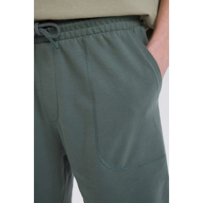 Defacto B8673 Yeşil %100 Pamuk Slim Fit Dar Kesim Dar Paça Cepli Basic Düz Şort