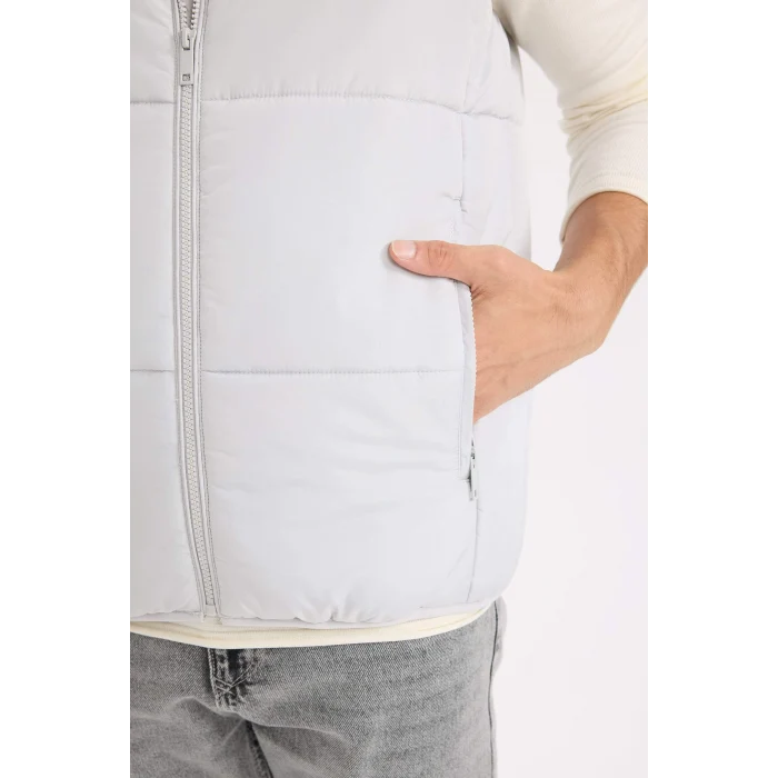 Defacto D6286 Gri Regular Fit Dik Yaka Fermuarlı Şişme Yelek