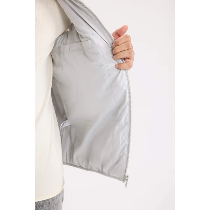 Defacto D6286 Gri Regular Fit Dik Yaka Fermuarlı Şişme Yelek