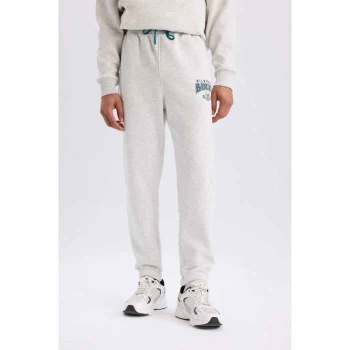 Defacto D6701 Gri DeFactoFit NBA Milwaukee Bucks Kalın Jogger Eşofman Altı Standart Fit Beli Bağcıklı Cepli