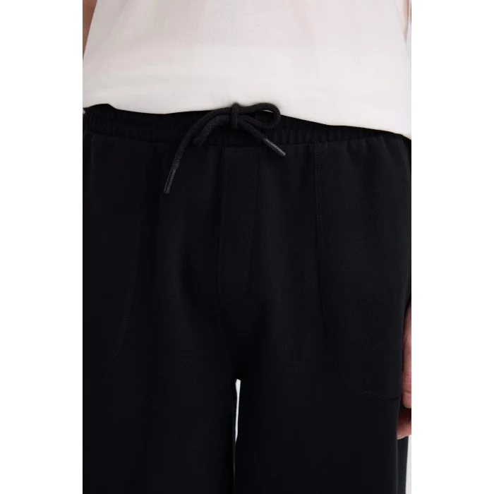 Defacto B8673 Siyah %100 Pamuk Slim Fit Dar Kesim Dar Paça Cepli Basic Düz Şort