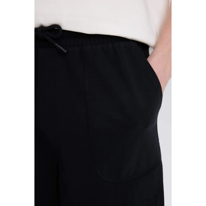 Defacto B8673 Siyah %100 Pamuk Slim Fit Dar Kesim Dar Paça Cepli Basic Düz Şort