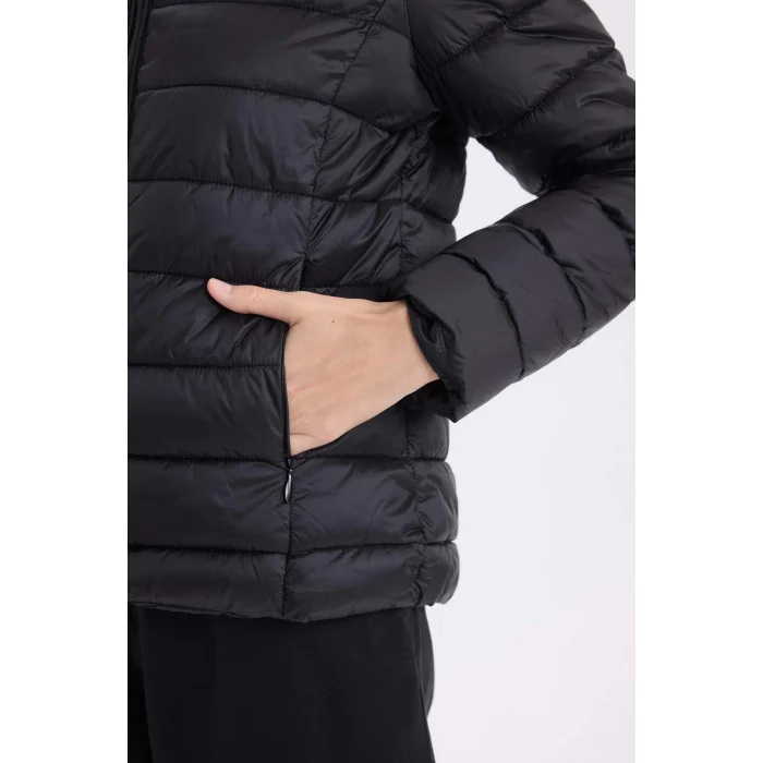 Defacto B2030 Siyah Su İtici Hafif Şişme Mont Kapüşonlu Kapitoneli Fermuarlı Cepli Basic Düz Mevsimlik