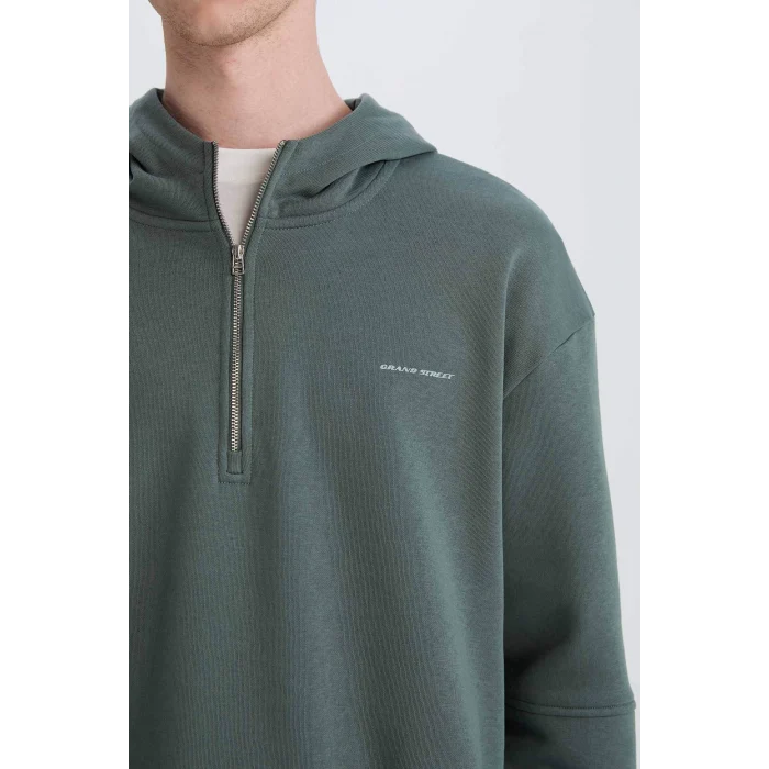 Defacto D6998 Yeşil Boxy Fit Kapüşonlu Yarım Fermuarlı Baskılı Sweatshirt