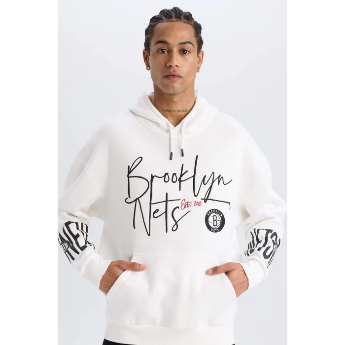 Defacto D8513 Ekru DeFactoFit NBA Brooklyn Nets Oversize Geniş Kalıp Kapüşonlu Kalın Sweatshirt