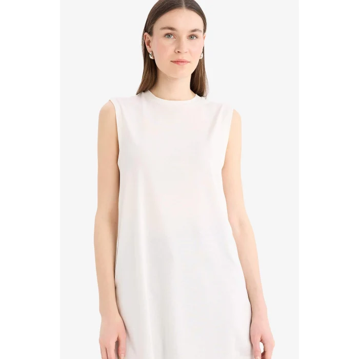 Defacto A8352 Ekru Regular Fit Bisiklet Yaka Basic Düz Kolsuz Tesettür Tişört