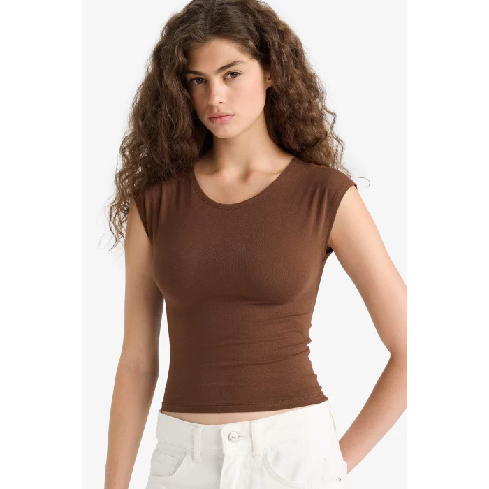 Defacto F5195 Kahve Fitted Yuvarlakt Yaka Basic Düz Kısa Kollu Tişört