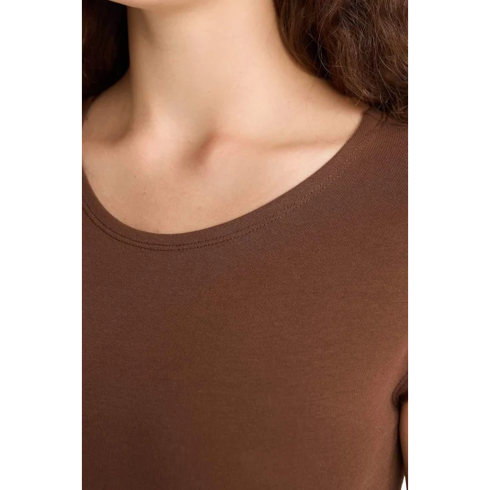 Defacto F5195 Kahve Fitted Yuvarlakt Yaka Basic Düz Kısa Kollu Tişört
