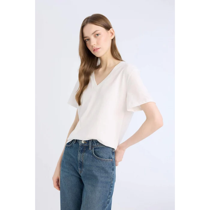 Defacto D9593 Beyaz Regular Fit V Yaka Basic Düz Kısa Kollu Tişört
