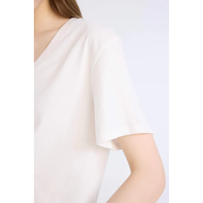 Defacto D9593 Beyaz Regular Fit V Yaka Basic Düz Kısa Kollu Tişört