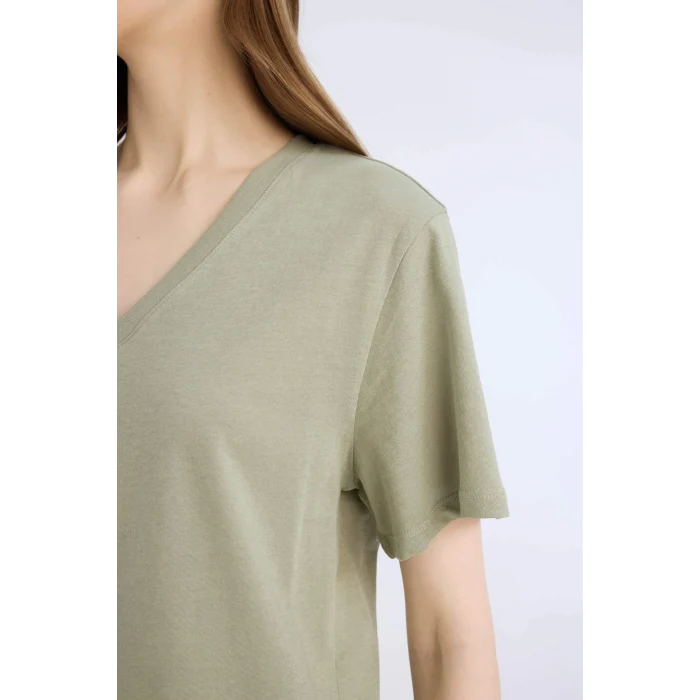 Defacto D9593 Haki Regular Fit V Yaka Basic Düz Kısa Kollu Tişört