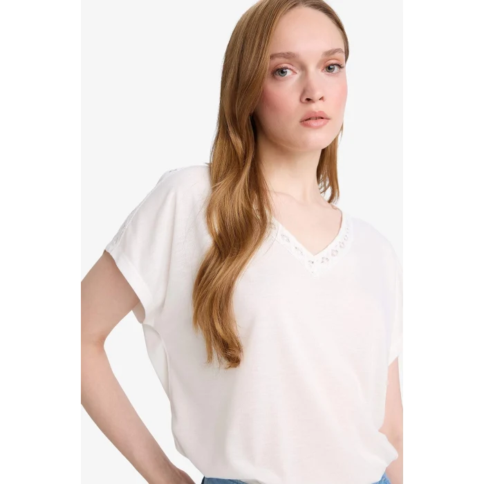Defacto F2766 Ekru V Yaka Kısa Kollu Tişört
