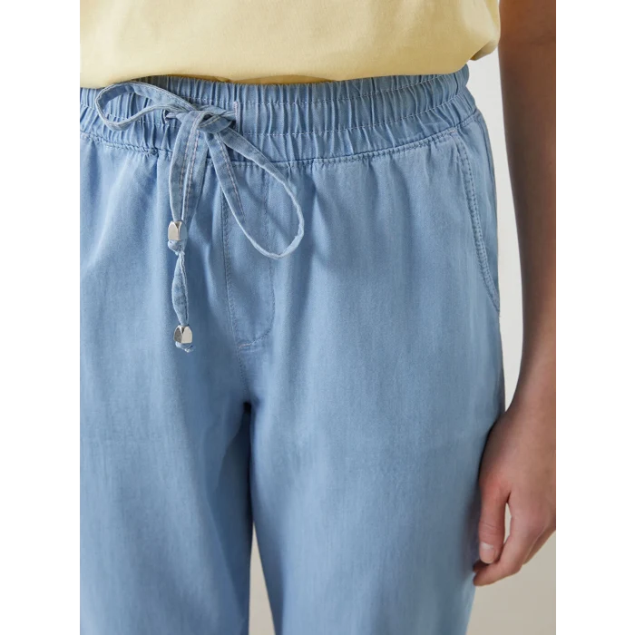 LCWAIKIKI Classic Bej Beli Lastikli Carrot Fit Kadın Jean Pantolon