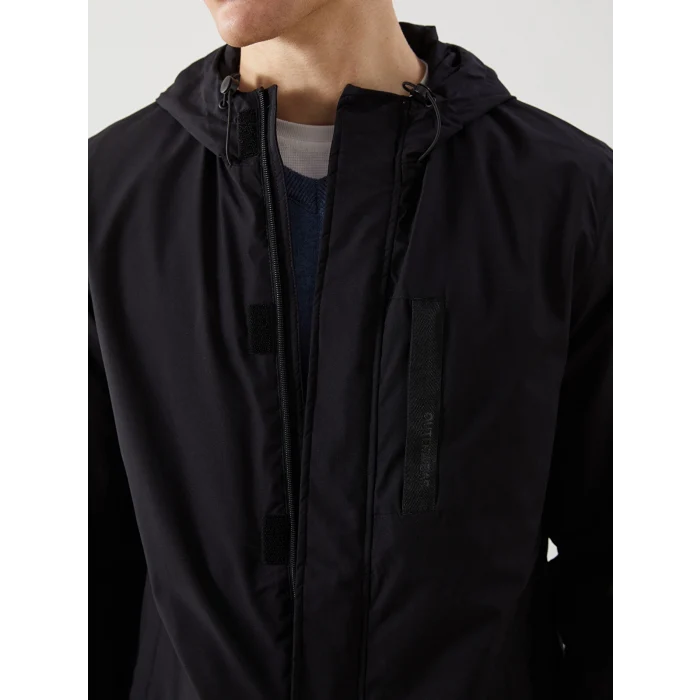 LCWAIKIKI Classic Siyah Standart Kalıp Kapüşonlu Erkek Mont