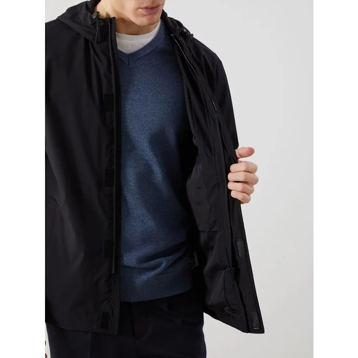 LCWAIKIKI Classic Siyah Standart Kalıp Kapüşonlu Erkek Mont