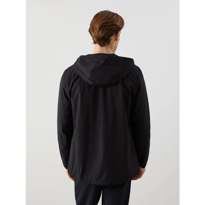 LCWAIKIKI Classic Siyah Standart Kalıp Kapüşonlu Erkek Mont