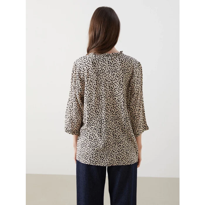 LCW Grace Ekru Kaçık Yaka Leopar Desenli Kadın Bluz