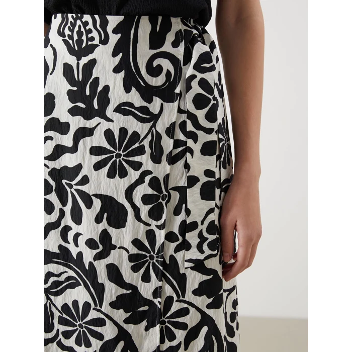 LCWAIKIKI Classic Siyah Beli Lastikli Desenli Etek