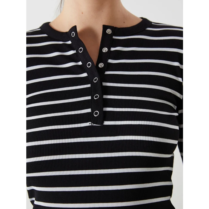 LCWAIKIKI Classic Siyah Bisiklet Yaka Çizgili Kadın Tişört