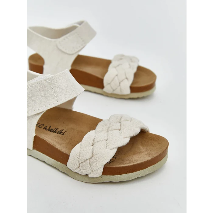 LCW STEPS Karişik Büzgü Desenli Deri Görünümlü Kız Bebek Sandalet