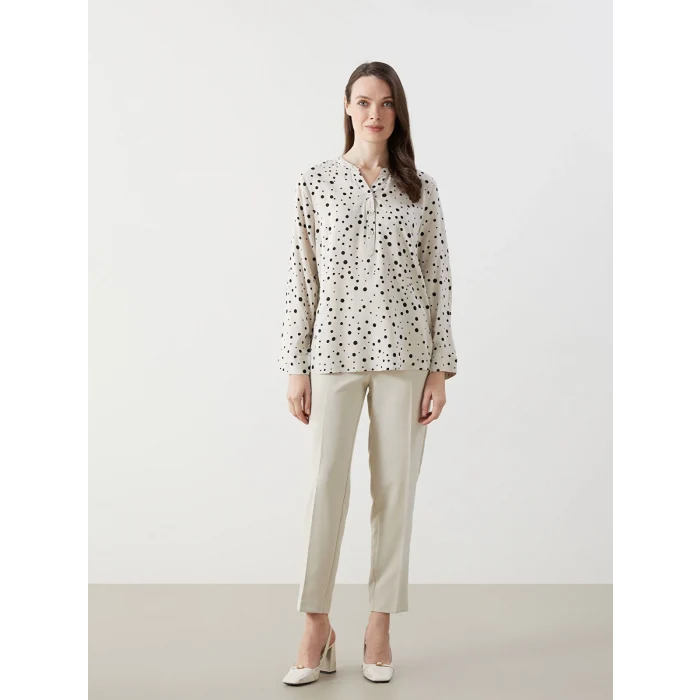 LCW Grace Bej Kaçık Yaka Desenli Kadın Bluz