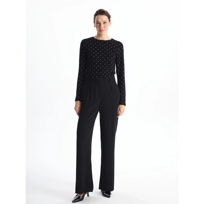 LCWAIKIKI Classic Beyaz Bisiklet Yaka Puantiyeli Kadın Tişört