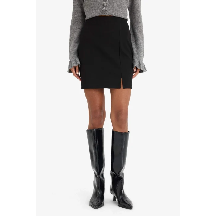 Defacto W9018 Siyah 	A Kesim Normal Bel Basic Düz Yırtmaçlı Siyah Mini Etek