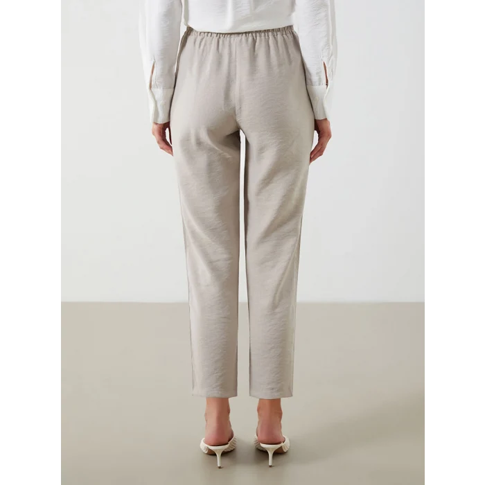 LCWAIKIKI Classic Bej Beli Lastikli Havuç Kesim Kadın Pantolon
