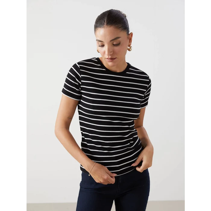 LCWAIKIKI Classic Siyah Bisiklet Yaka Çizgili Kadın Tişört