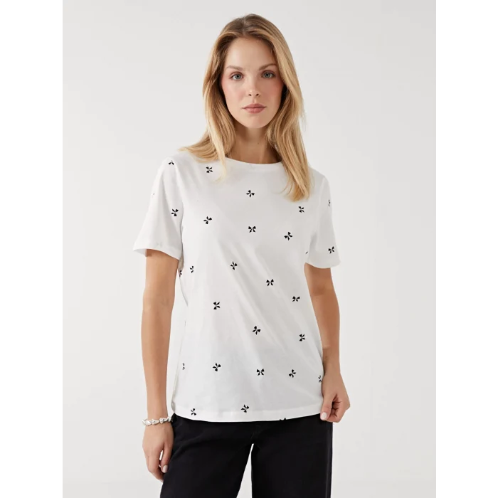 LCWAIKIKI Classic Ekru Bisiklet Yaka Desenli Kadın Tişört