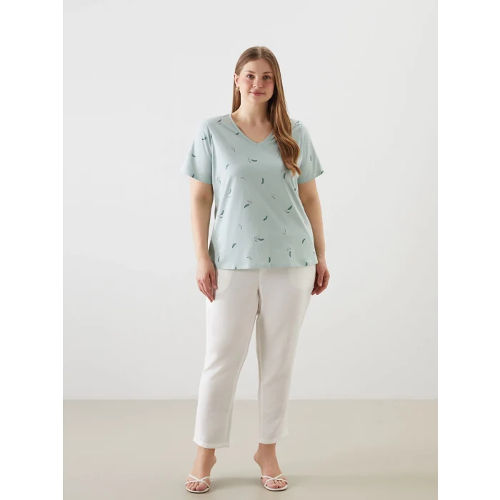 LCWAIKIKI Classic Yeşil V Yaka Çiçekli Kısa Kollu Kadın Tişört