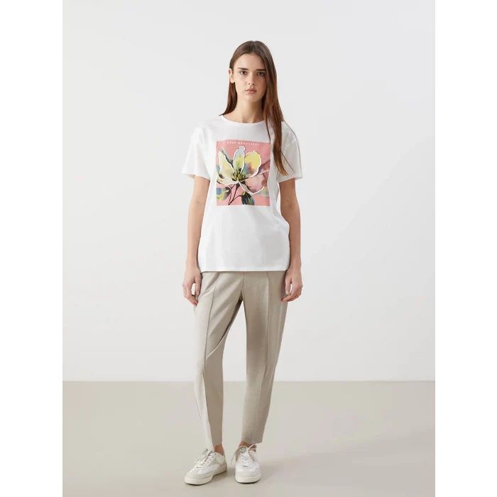 LCWAIKIKI Classic Ekru Bisiklet Yaka Çiçekli Kadın Tişört