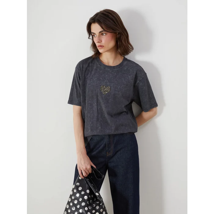 LCW Vision Antrasit Bisiklet Yaka Kalp Nakışlı Oversize Kadın Tişört