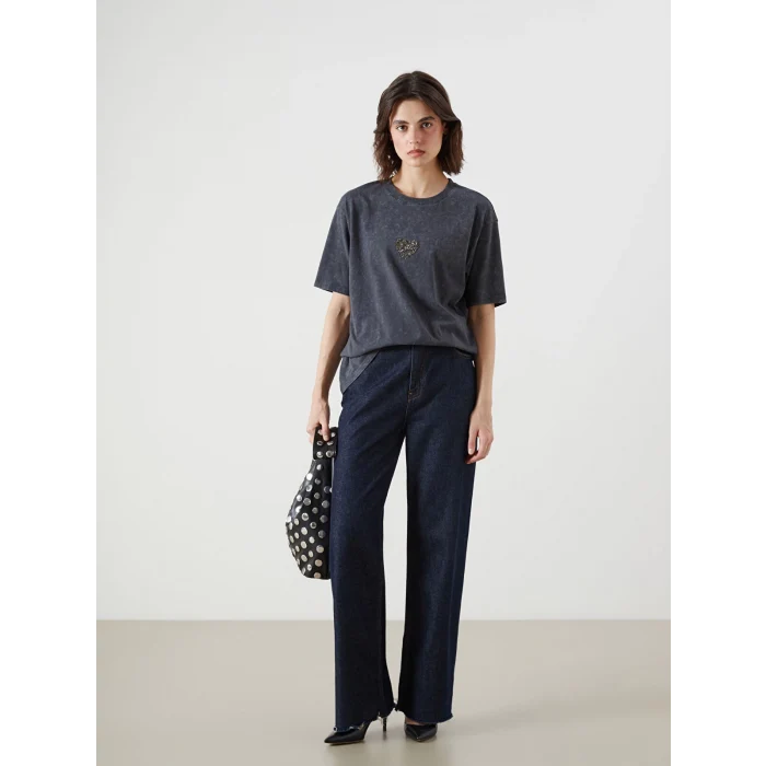 LCW Vision Antrasit Bisiklet Yaka Kalp Nakışlı Oversize Kadın Tişört