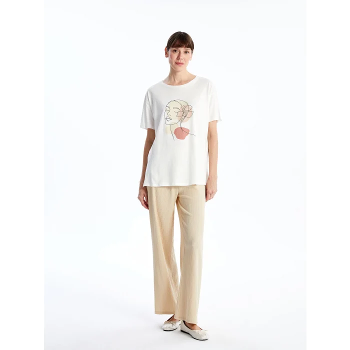 LCWAIKIKI Classic Ekru Bisiklet Yaka Baskılı Kadın Tişört