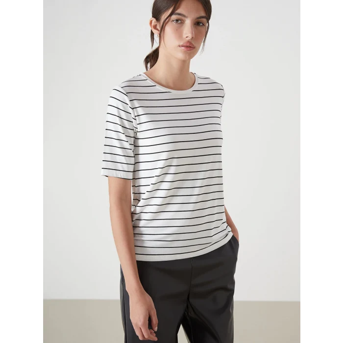 LCWAIKIKI Classic Beyaz Bisiklet Yaka Çizgili Kadın Tişört