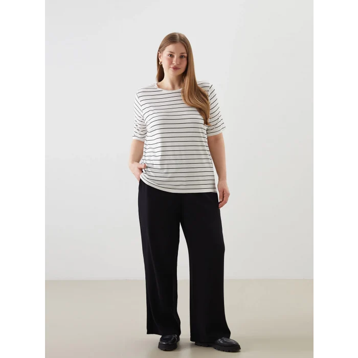 LCWAIKIKI Classic Beyaz Bisiklet Yaka Çizgili Kadın Tişört