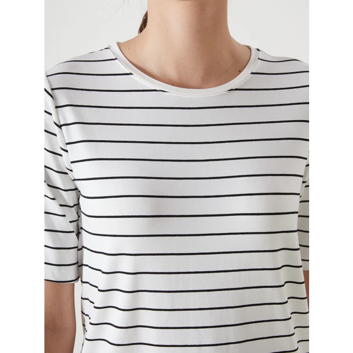LCWAIKIKI Classic Beyaz Bisiklet Yaka Çizgili Kadın Tişört