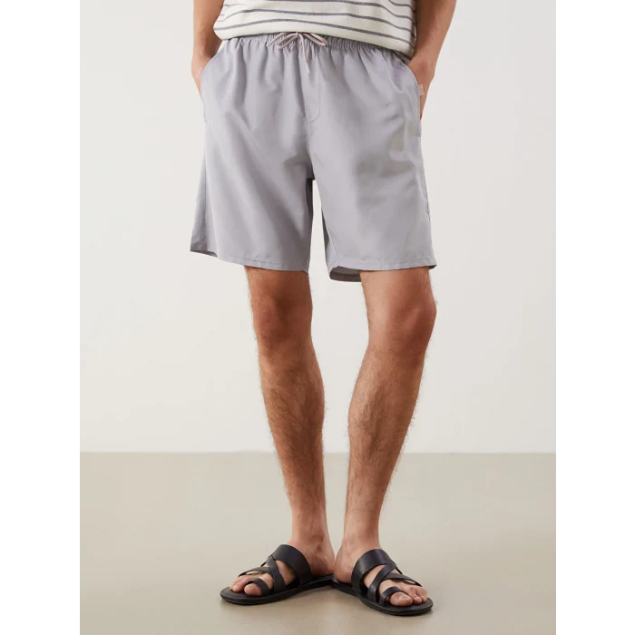 LCWAIKIKI Classic Gri Diz Hizası Boy Basic Erkek Deniz Şortu