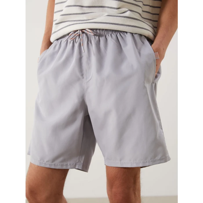 LCWAIKIKI Classic Gri Diz Hizası Boy Basic Erkek Deniz Şortu