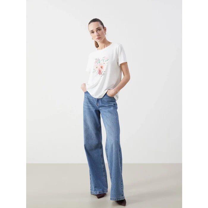 LCWAIKIKI Classic Ekru Bisiklet Yaka Baskılı Penye Kadın Tişört