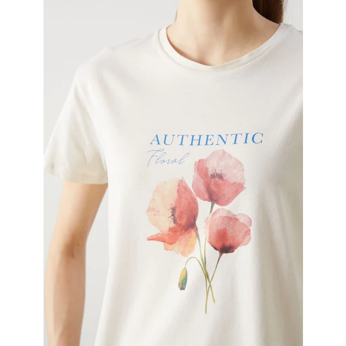 LCWAIKIKI Classic Bej Bisiklet Yaka Çiçekli Penye Kadın Tişört