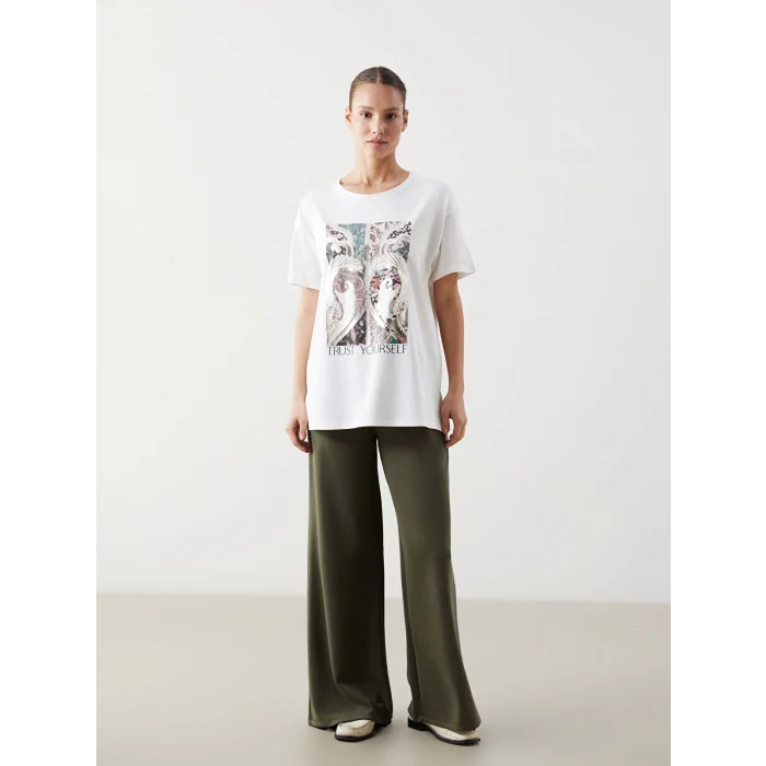 LCWAIKIKI Classic Ekru Bisiklet Yaka Baskılı Kadın Tişört