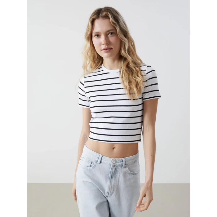 XSIDE Beyaz Bisiklet Yaka Çizgili Kadın Crop