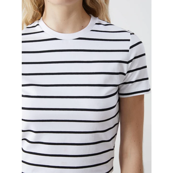 XSIDE Beyaz Bisiklet Yaka Çizgili Kadın Crop