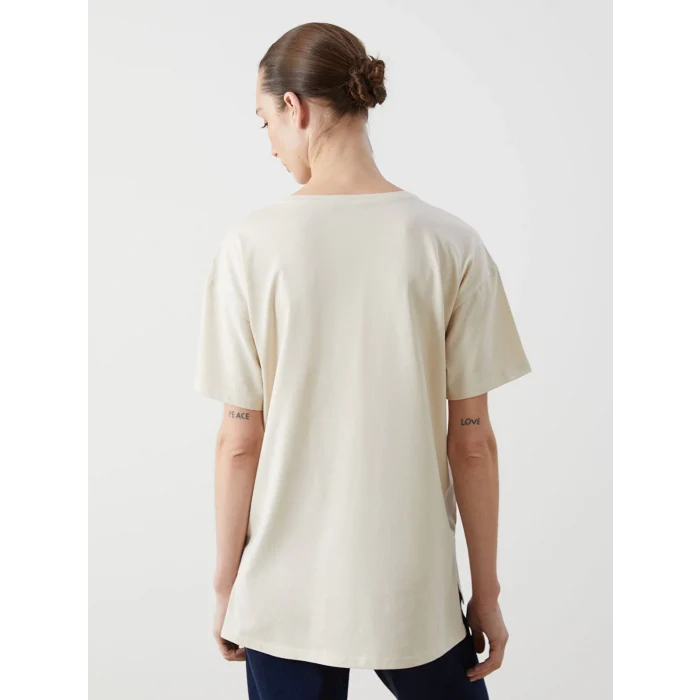 LCWAIKIKI Classic Bej Bisiklet Yaka Çiçekli Kadın Tişört