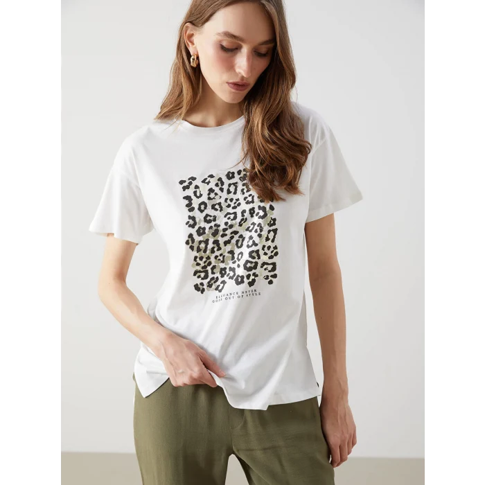 LCWAIKIKI Classic Ekru Bisiklet Yaka Leopar Baskılı Kadın Tişört