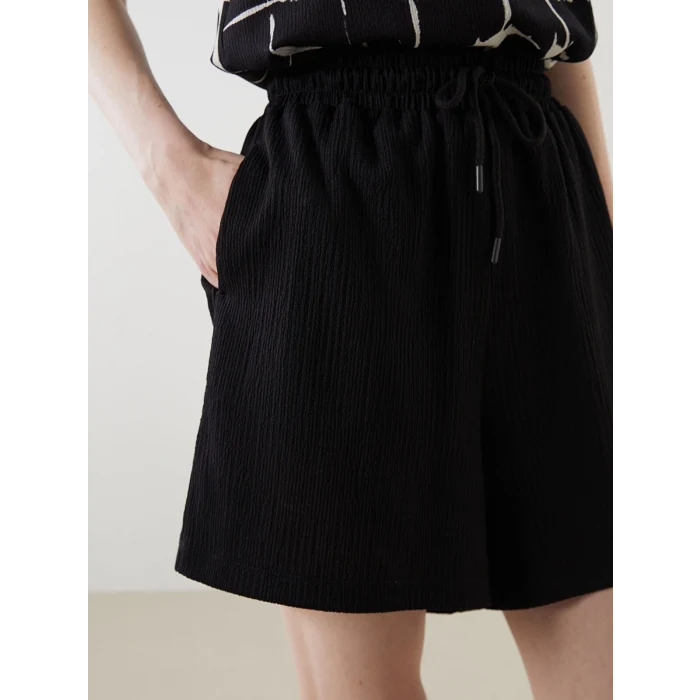 LCWAIKIKI Classic Siyah Beli Lastikli Dokulu Kadın Şort