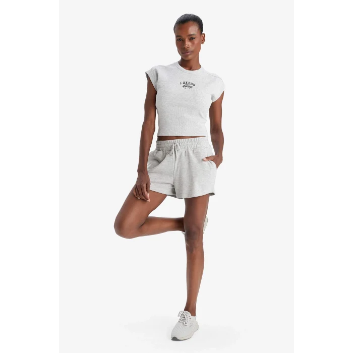 Defacto E3828 Gri DeFactoFit NBA Los Angeles Lakers Standart Fit Bisiklet Yaka Nakış Baskı Fitilli Kaşkorse Kısa Kollu Tişört
